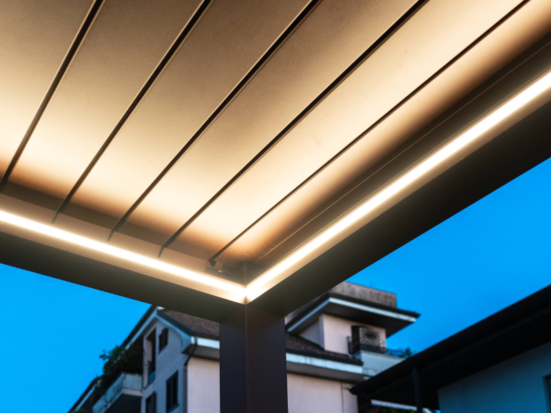 pergola bioclimatica con led integrati - CBS Serramenti