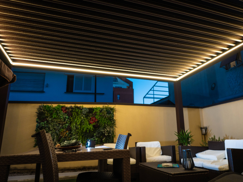 pergola bioclimatica per terrazzo privato a legnano cbs serramenti